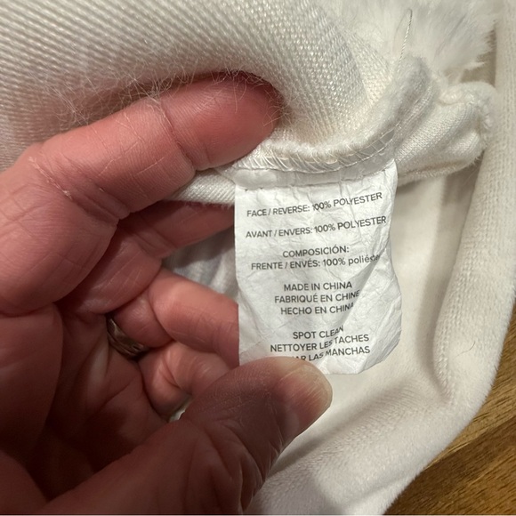 UGG White Faux Fur Pillow Case - Picture 3 of 8